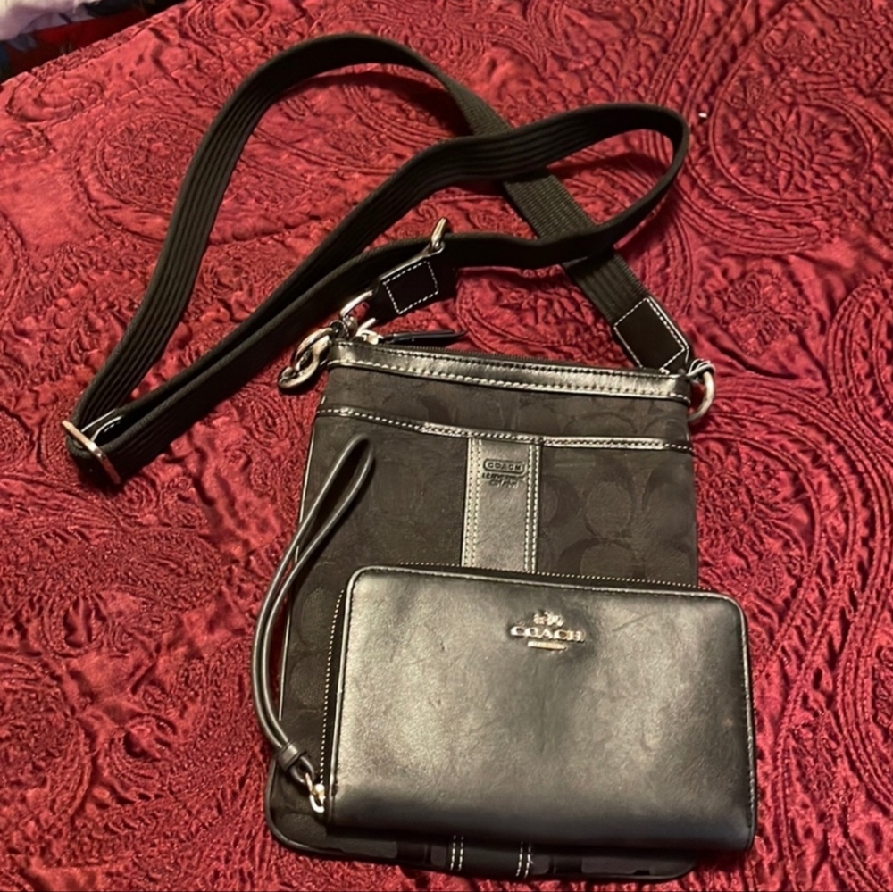 Bundle Coach crossbody and wallet